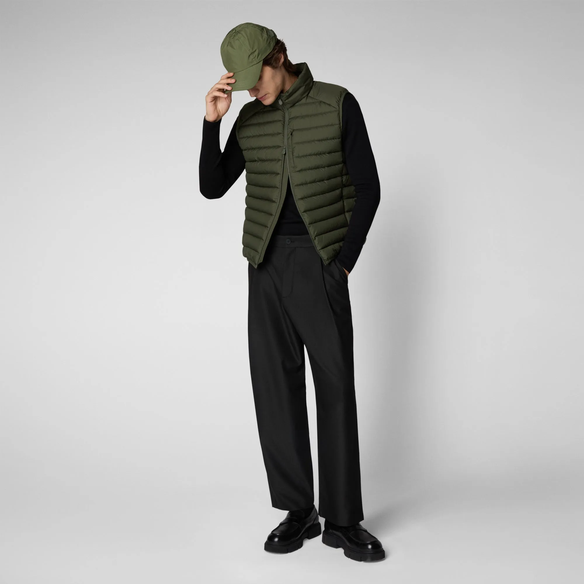 Man's vest Rhus in dusty olive