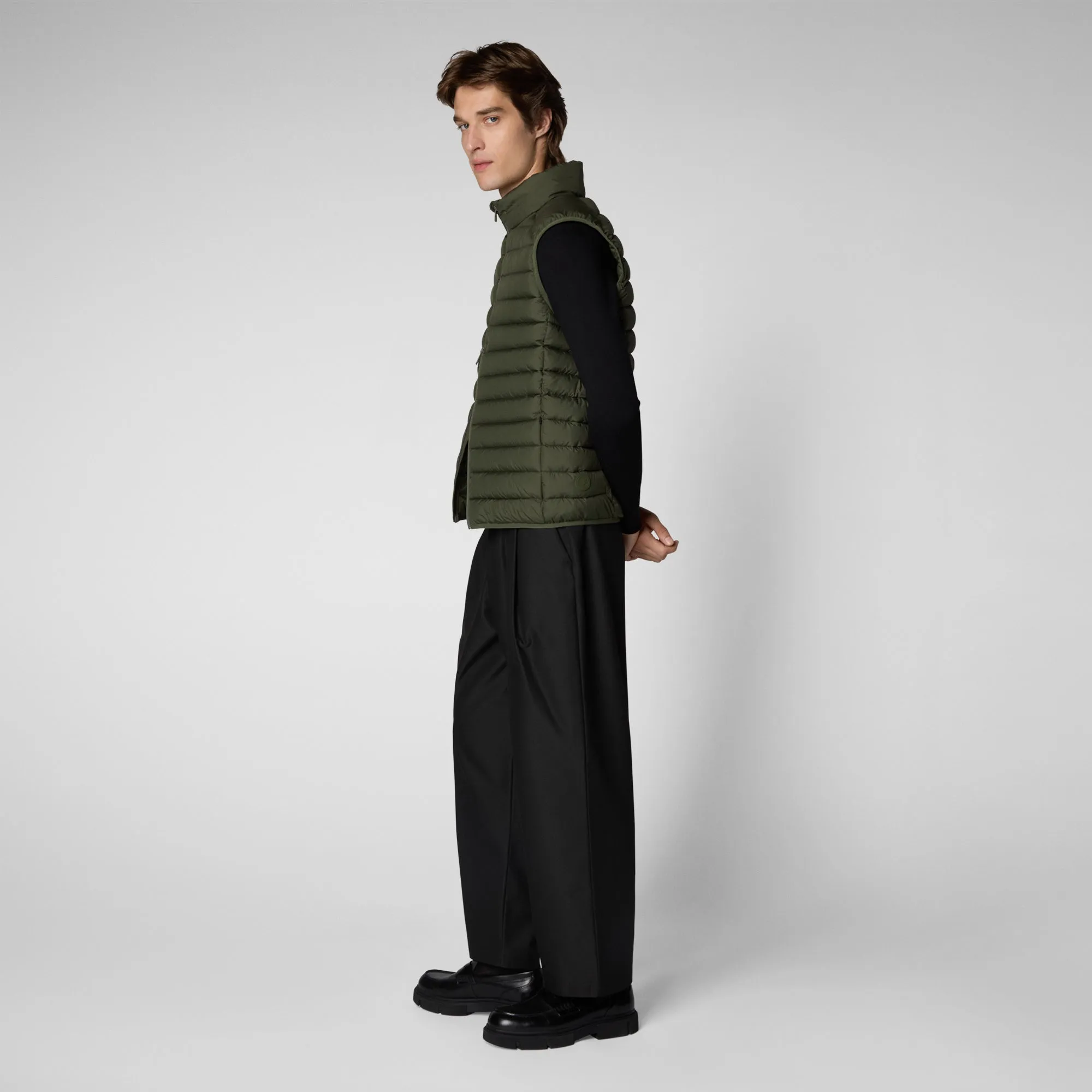 Man's vest Rhus in dusty olive