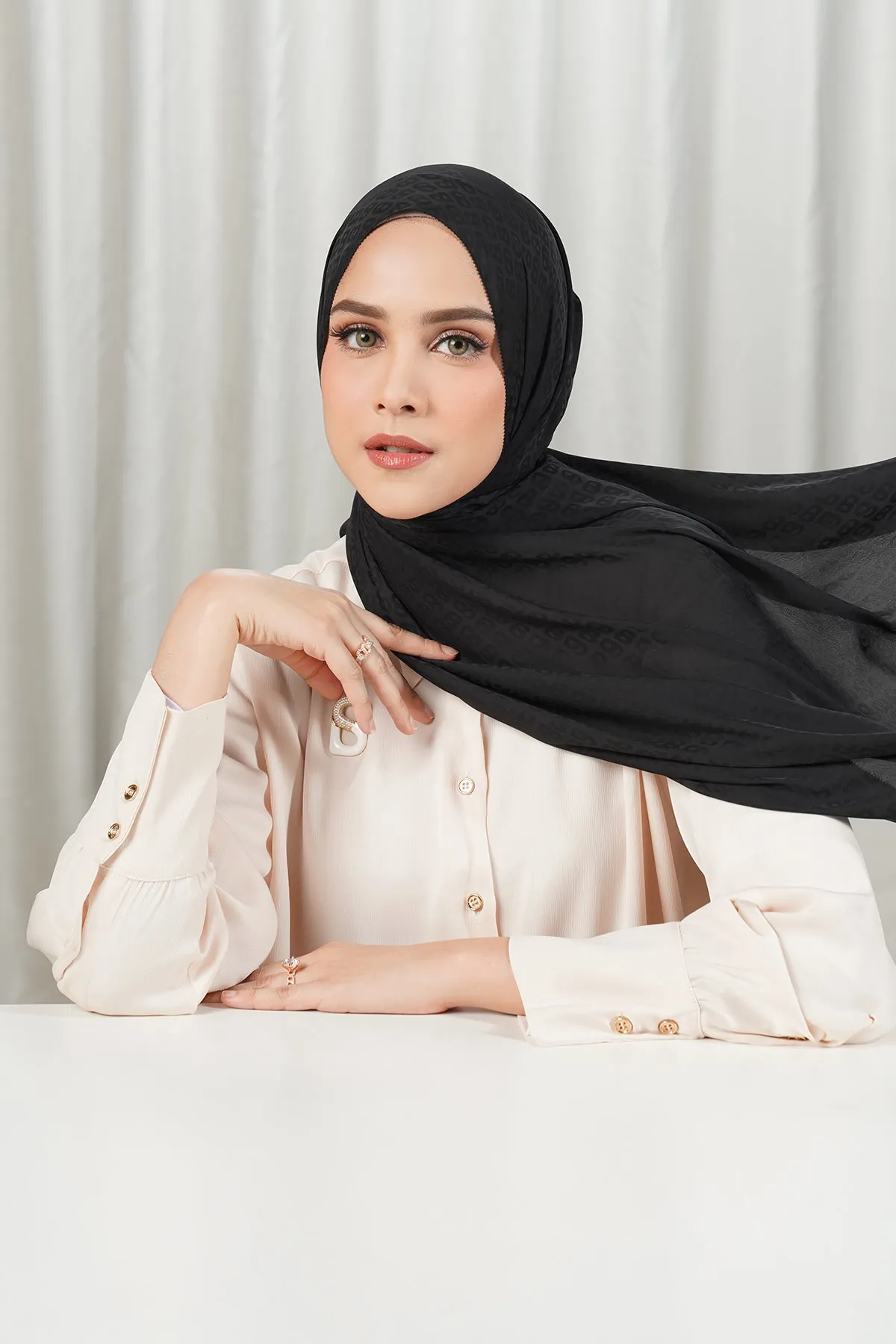 Tapis Satin Jacquard Shawl - Black